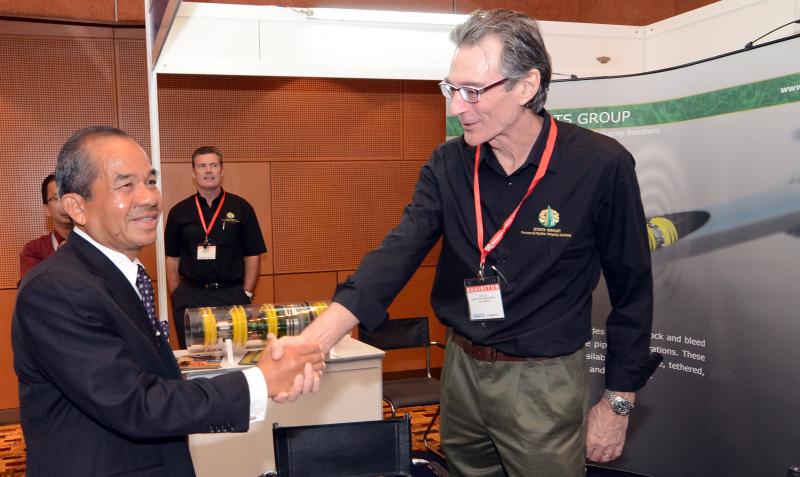 YBhg Tan Sri Sidek Hassan, Chairman of Petronas and Chris Lilley of STATS 